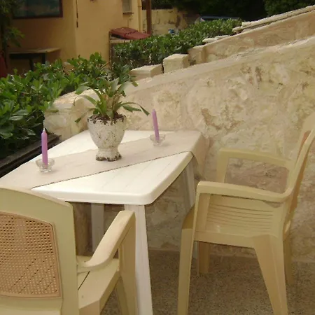 Apart-hotel Adonis 2*